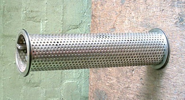 Stainless steel strainer for use in pumping liquids